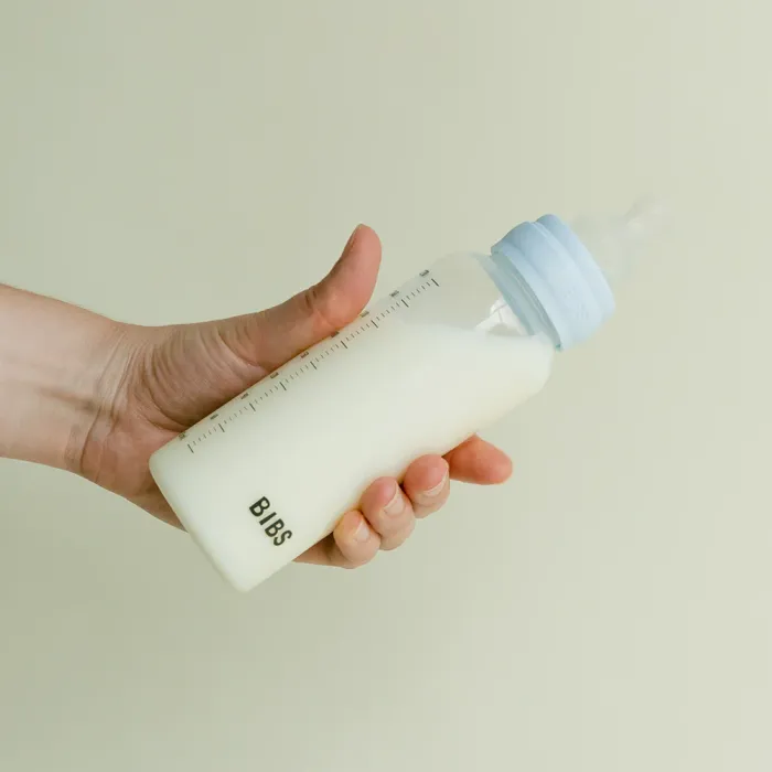 Дитяча пляшечка BIBS Baby Bottle Round Silicone 270 мл Medium Flow (середній потік) Baby Blue