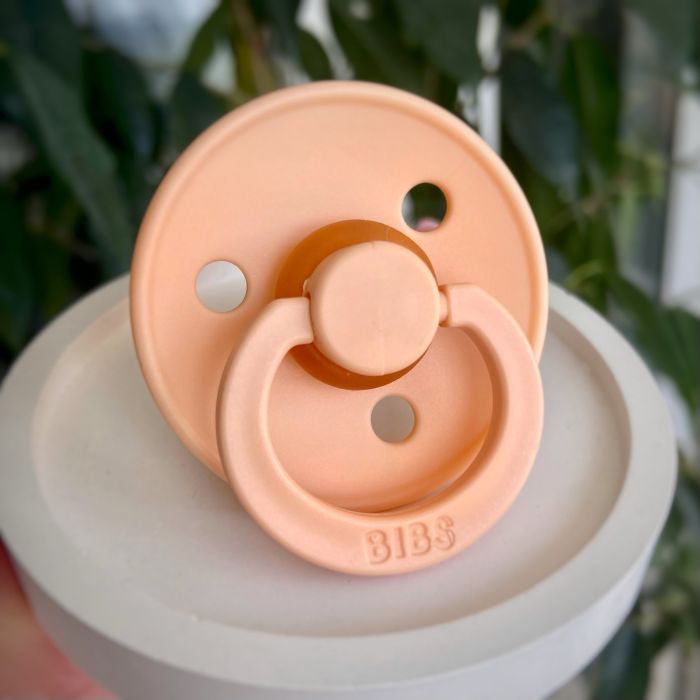 Соска пустушка BIBS 0-6 m Colour Latex Round (кругла) – Peach Sunset